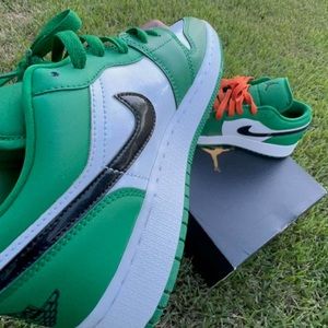 Jordan 1 low pine green size 5.5y